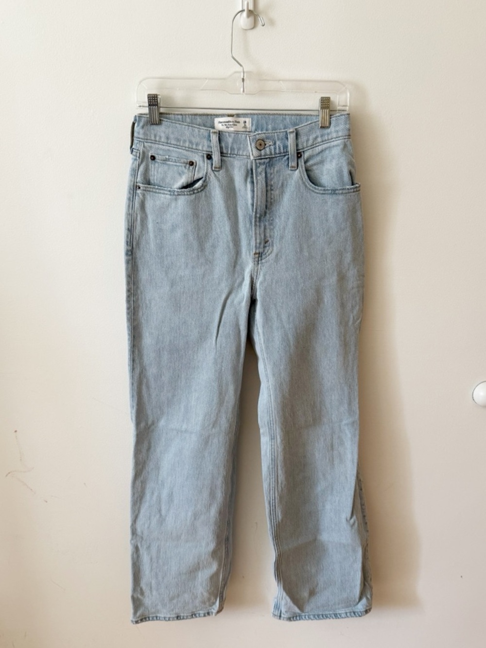 Abercrombie & Fitch Light Wash Blue 90s relaxed jeans High-Rise Straight